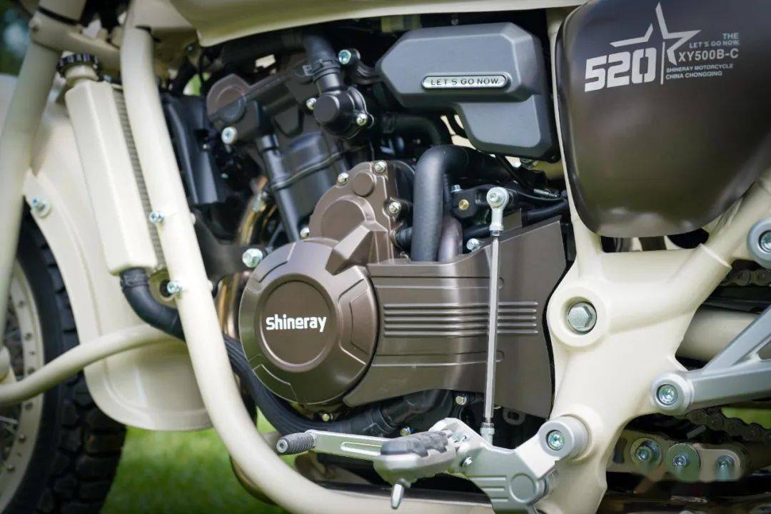 520搭载了鑫源专为三轮挎子车型研发调校的异步双缸494cc水冷发动机