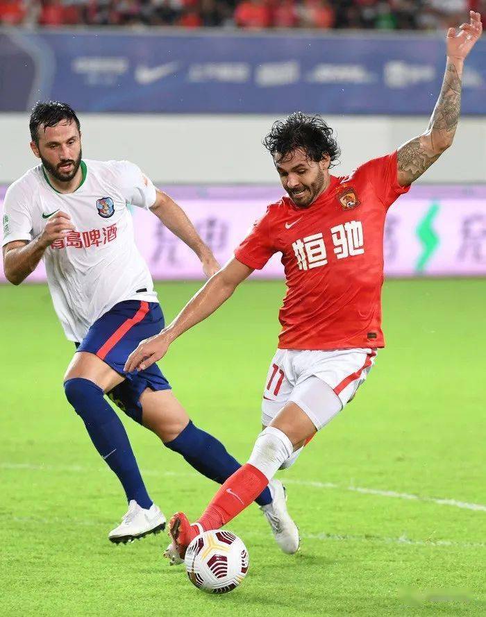 为了归化高拉特,现今已更名为广州队的广州恒大,付出了高昂的代价.