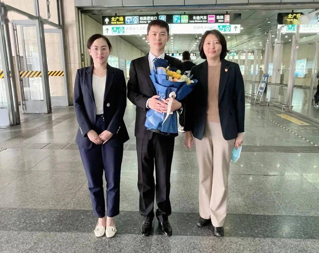 喜报| 我校教师许超同志荣获"全国五一劳动奖章"_学校党委_劳动者