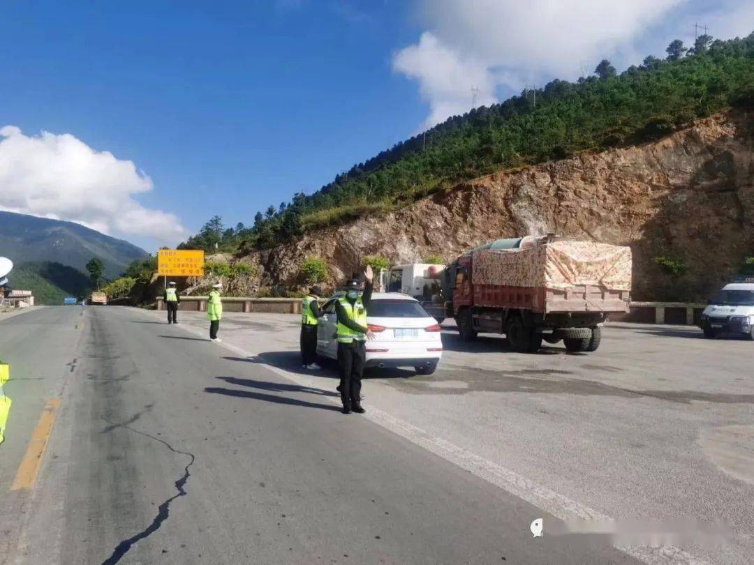 1,国道g215(马宁线)拉河柱到果咱底路段.