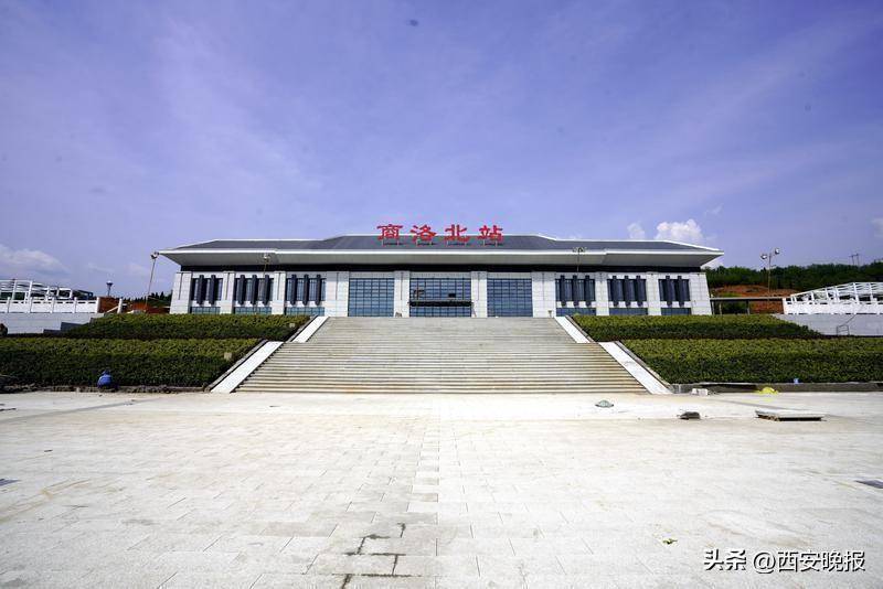 国铁西安局加强与地方交通部门对接,在商洛北站站前广场配套建设了