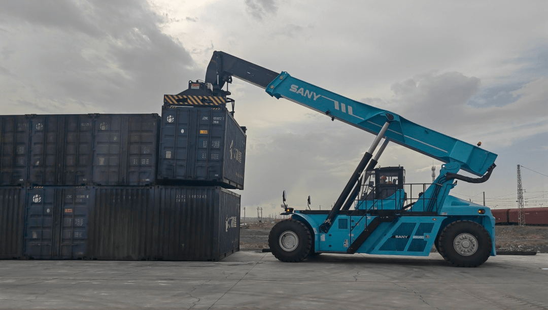 三一纯电正面吊交付东北,西北三省_客户_环境_作业