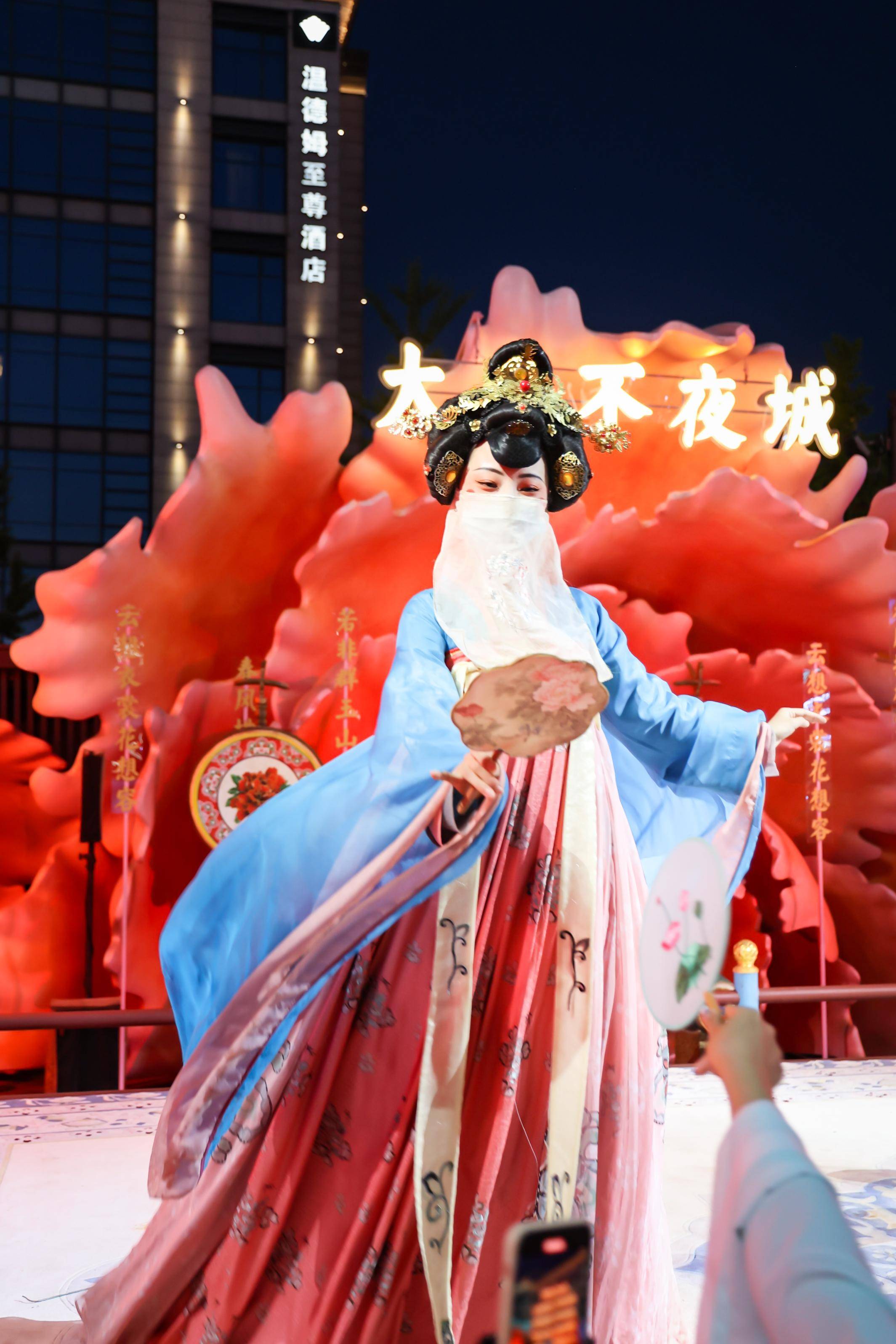 解码"唐潮宇宙"的登顶三部曲_大唐_不倒翁_姐姐