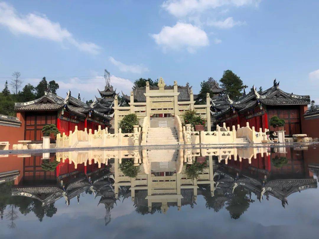 菊黄,桑麻绿春风化雨,雨落田园麻江县乌卡坪蓝梦谷景区一角修宽了那条