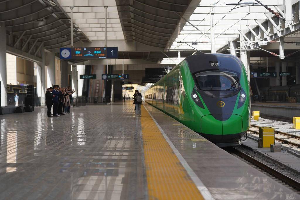 西安至商洛北站"复兴号"动集动车组正式开行_次列车_旅客_三秦