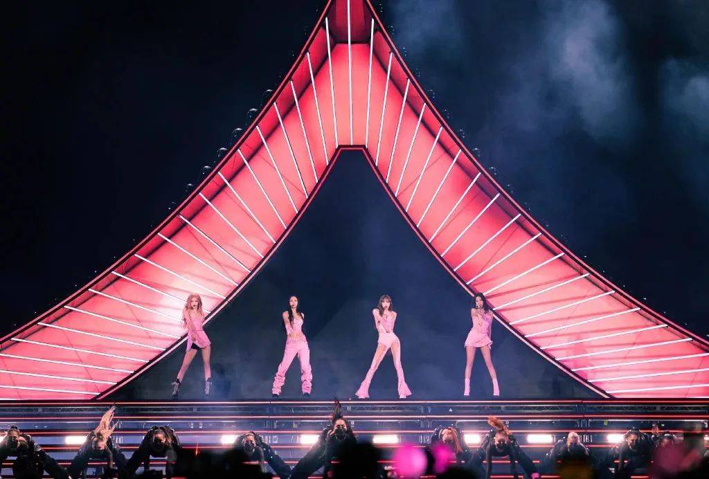 伊周星潮流|科切拉上的blackpink杀疯了!_jennie_lisa_ros