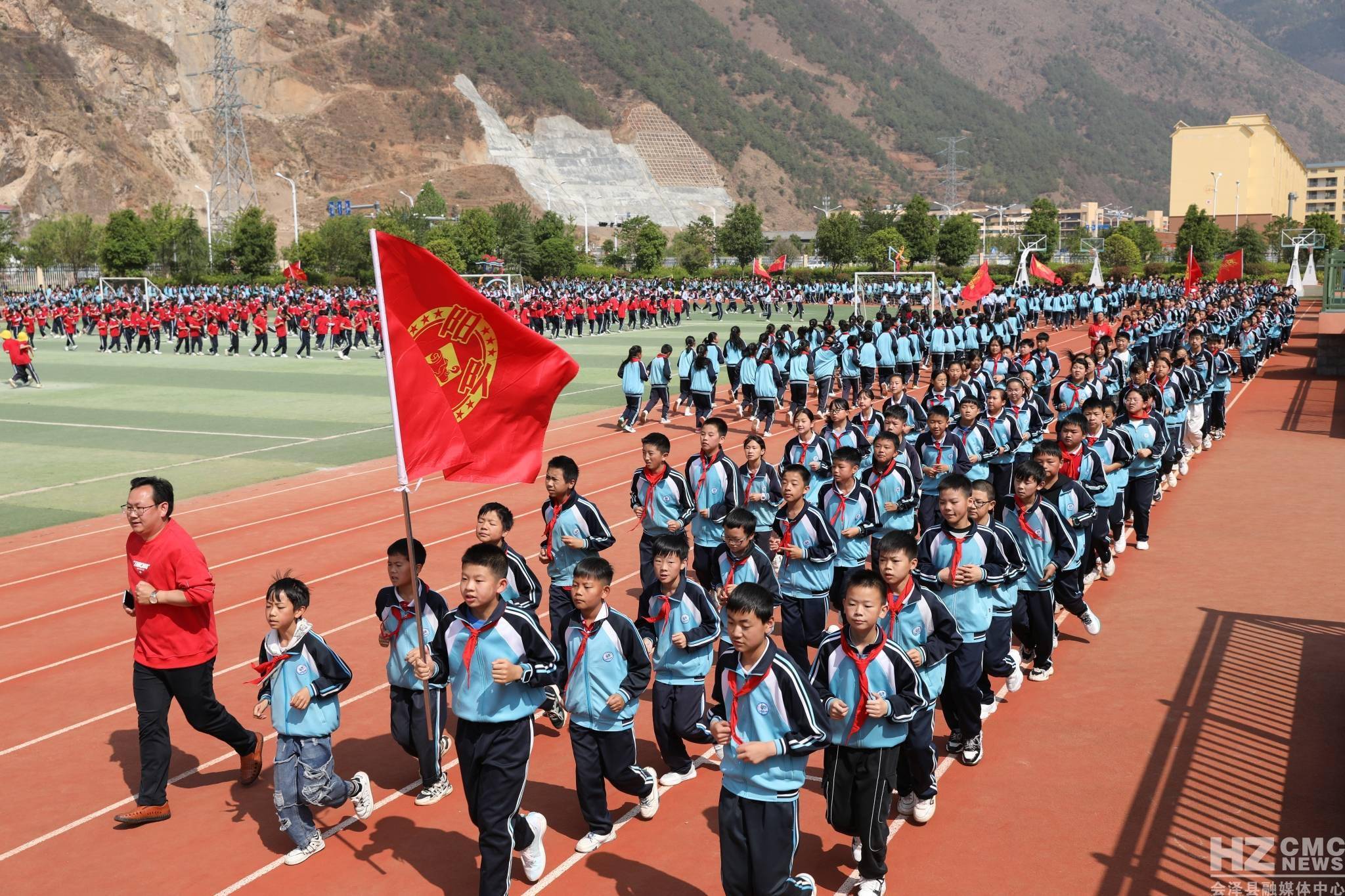 会泽县钟屏小学激情早操跑出新花样