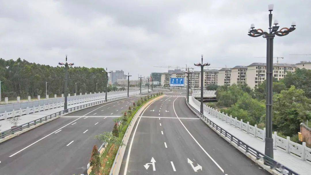 湛江市坡头区军港大道二期工程路段顺利通过竣工验收_建设_项目_道路