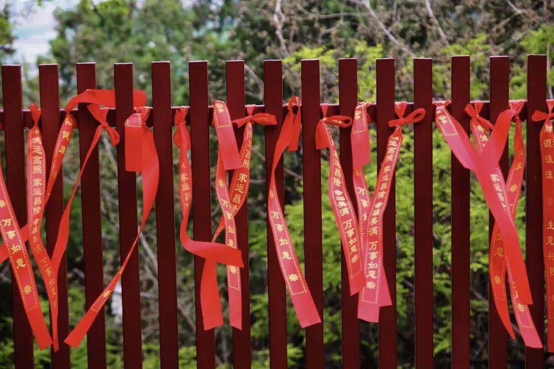 东配殿书法家张德林书法展,西配殿国粹京剧服饰展,逛国宝级文物编钟展