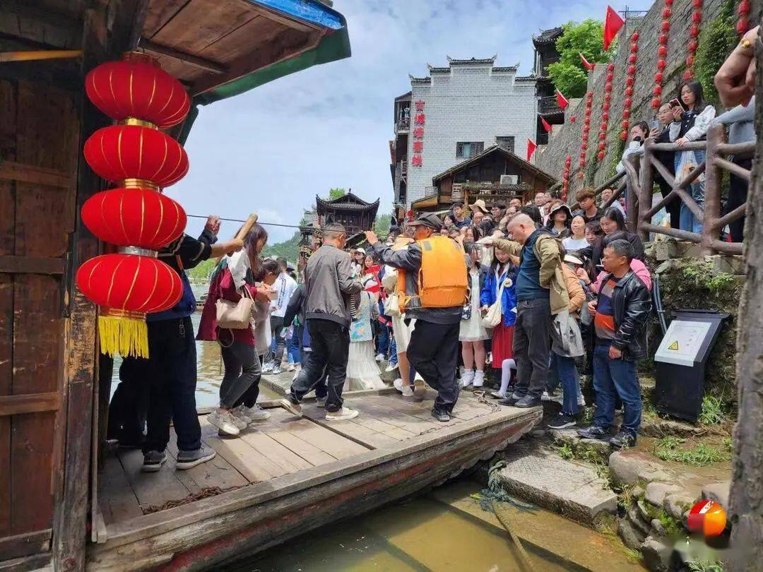 五一游花垣|边城茶峒景区游客爆棚_清江_叶紫子_小舟