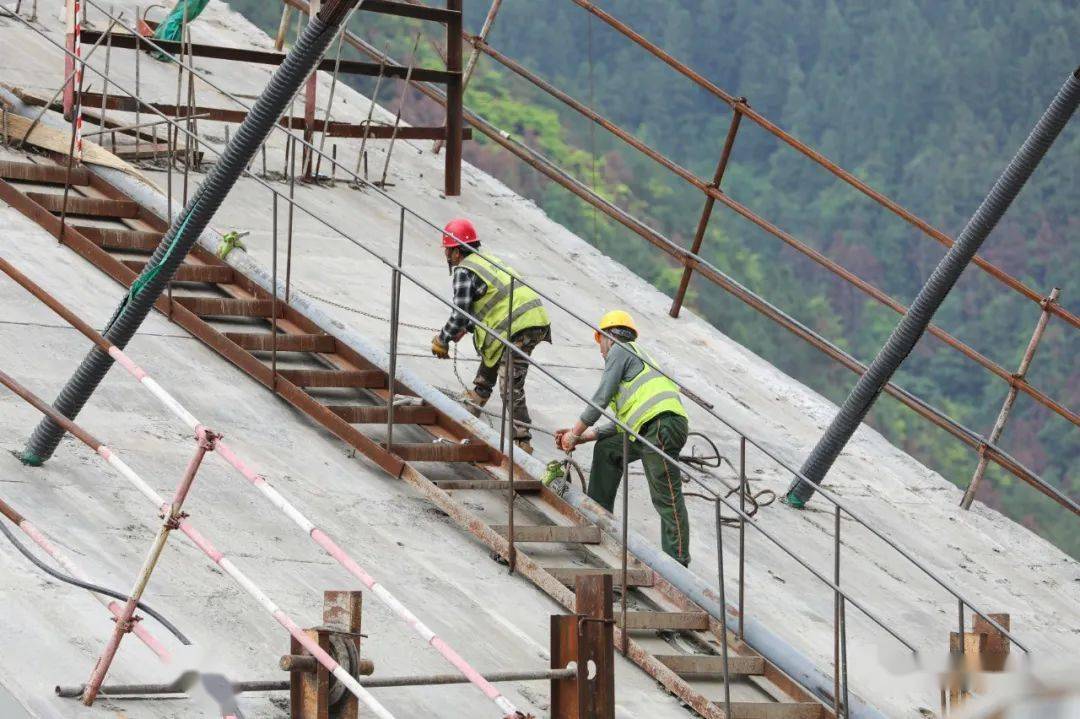 據悉,x830劍河錫繡大橋項目路線全長839米,其中橋樑為淨跨徑288m的上