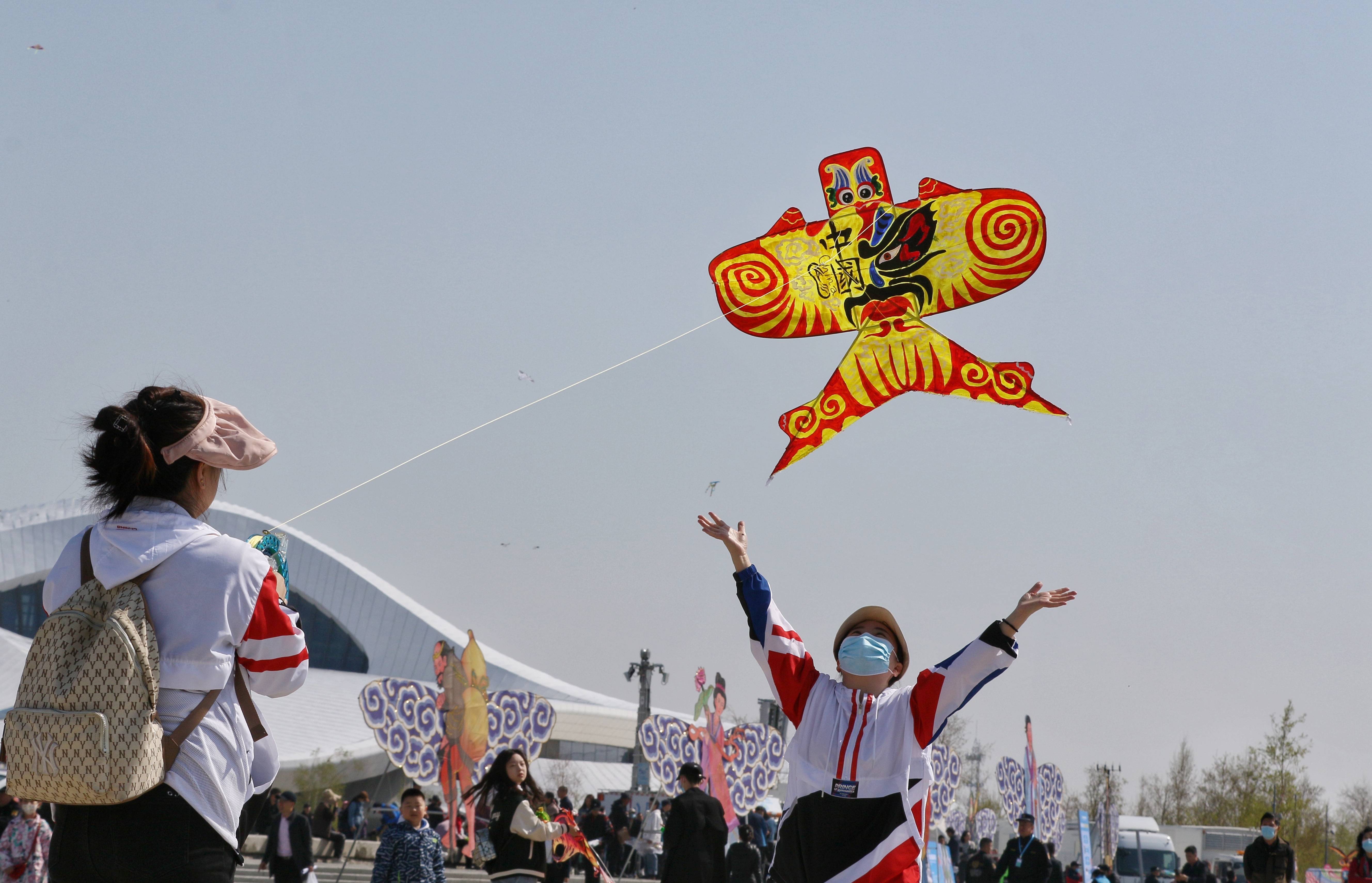 哈尔滨国际风筝节开幕 精彩演出等您来_活动_文化_表演