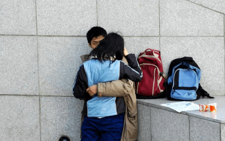 梦到和初中同学谈恋爱