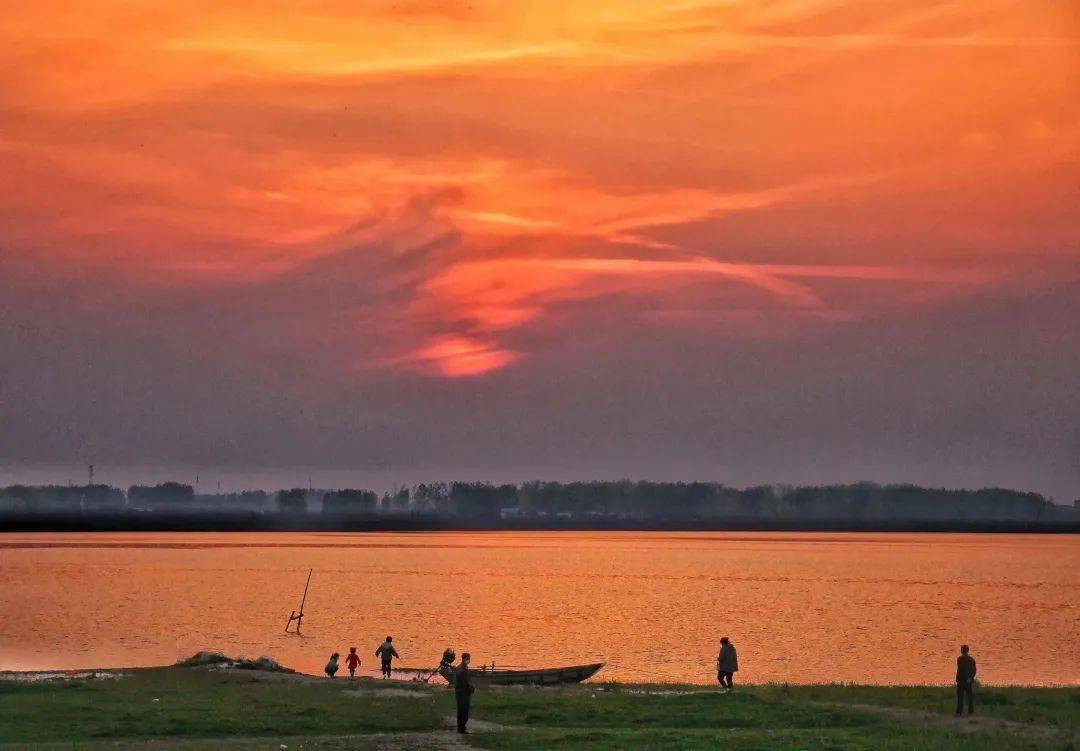 赪霞拂朝,苍烟懵夕 | 日出日落轻红烂漫的霞光之色_色彩_口罩_颜色