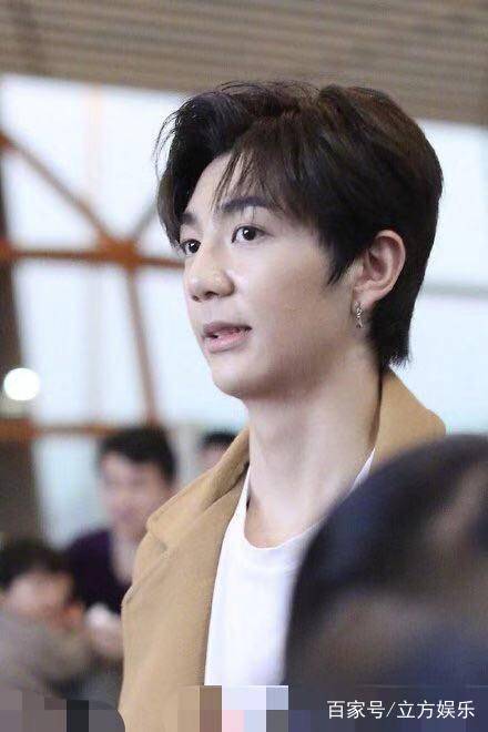 洪欣儿子张镐濂现身撞脸杨臣刚,颜值不高未必红不了_莫少聪_网友_时代