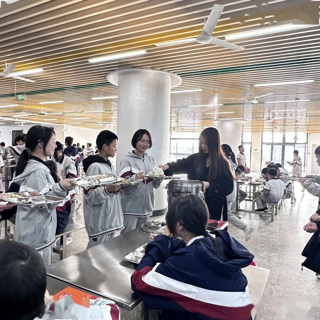 向阳教师走心教育故事:为爱坚守—电影《朝华》观后感_孩子_袁敬华