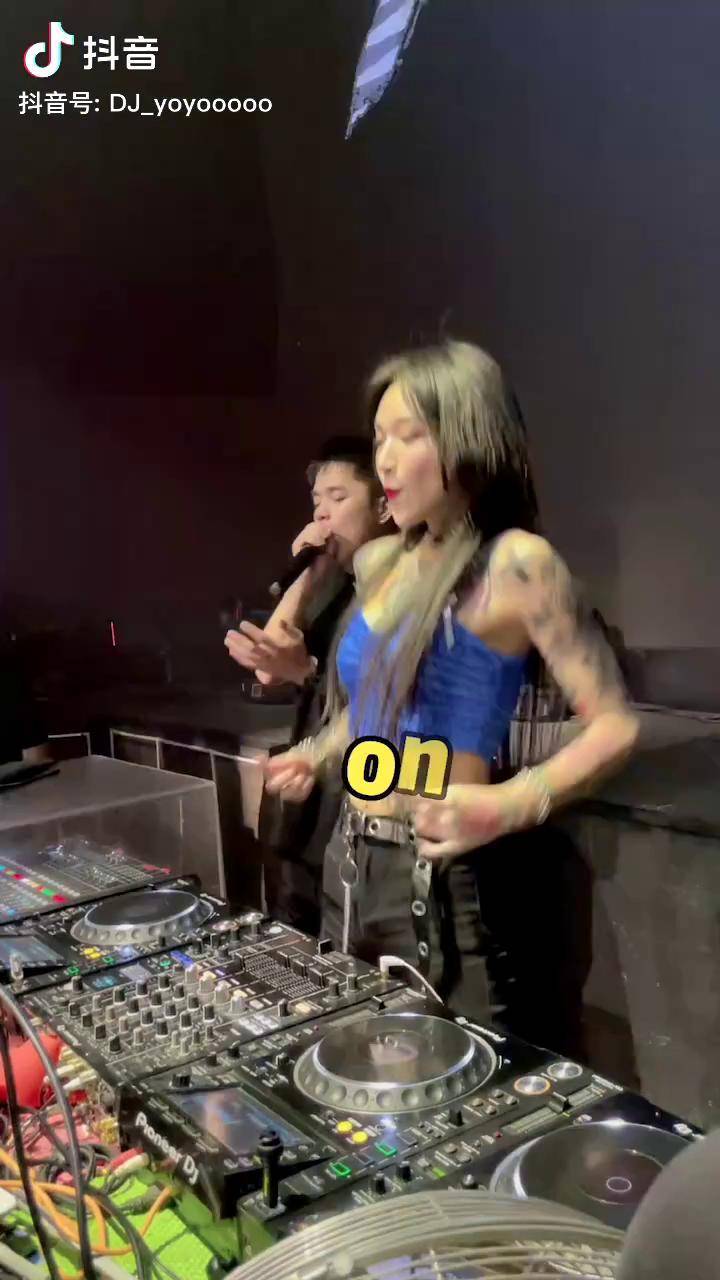 我从来都见不得女人哭,因为她们一哭我就想笑djyoyo