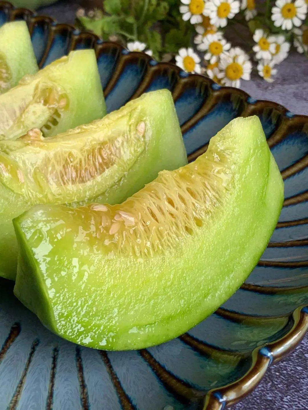 9元3斤!香瓜中的绿宝石!闻着香咬着脆,汁水充足,口感清甜!