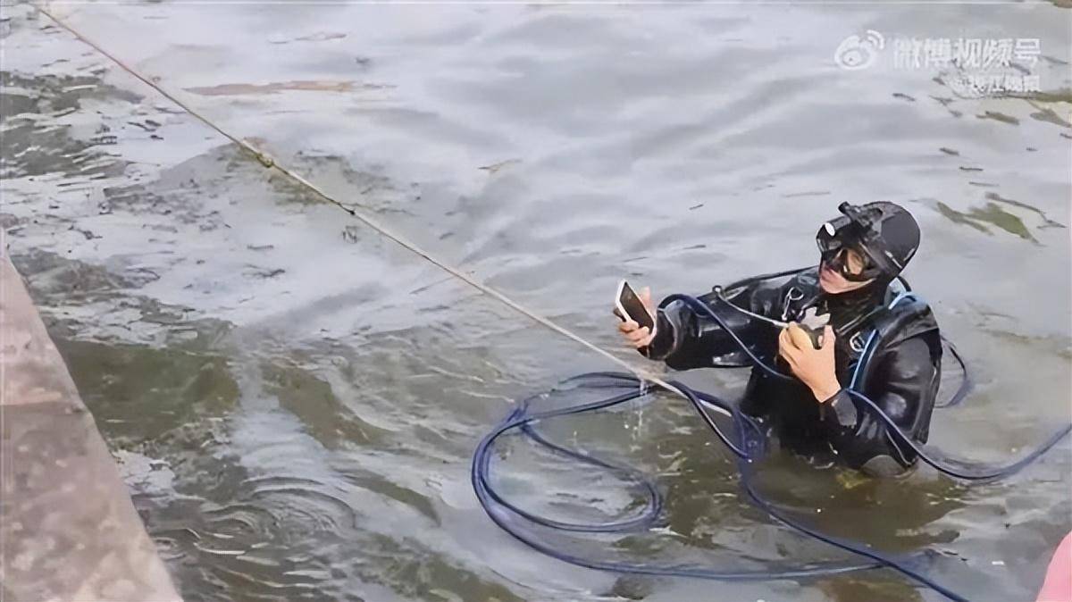 手机掉进西湖,打捞费1500元?景区回应_黄易勇_游客_杭州