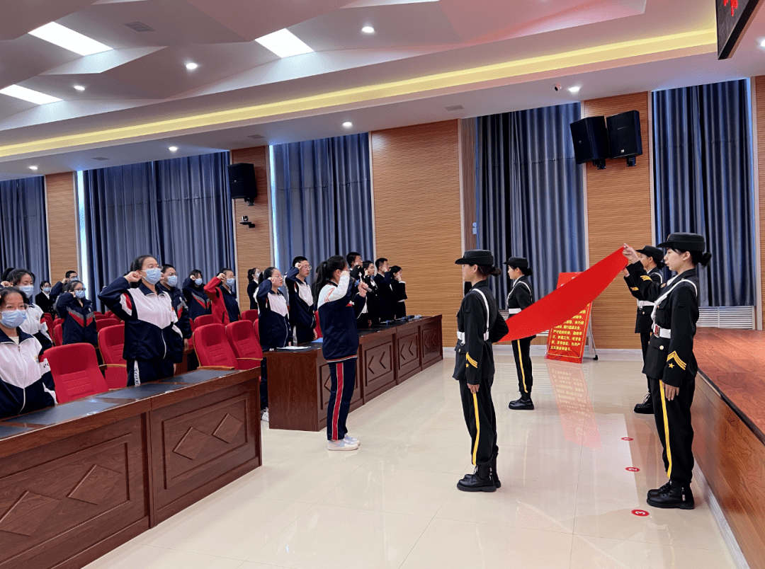 “青春践行二十大·强国有我新征程”集中示范性入团仪式_张宏波_先进青年_县教育局