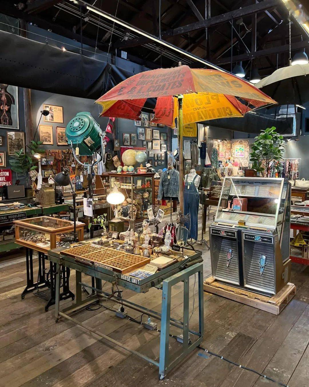 carnival呢,就是标准的大型买手店风格了,园区内这家是他们的旗舰店