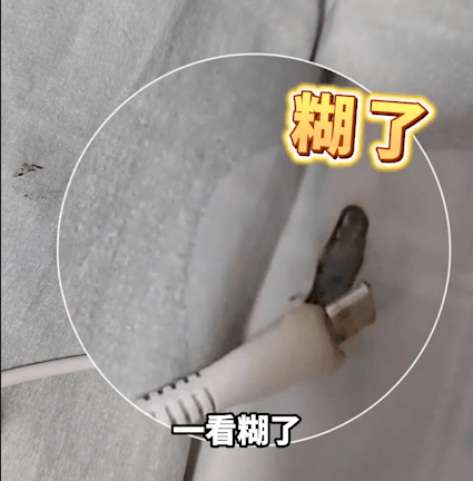 功率也不一样,使用大功率的插头给小功率的充电,虽然速度快,但会伤