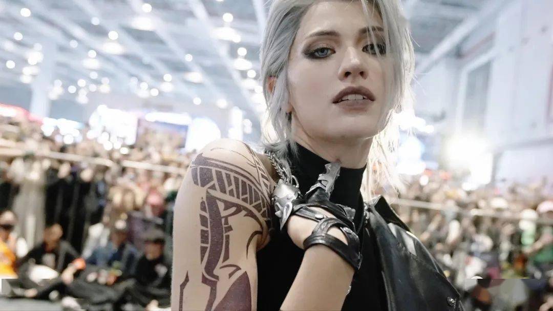 上海漫展里人气最高的乌克兰女coser,为何遭中国粉丝留言"祝你死老公"