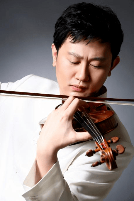 大剧院·音乐厅演出单位:北京阳光交响管乐团指挥:于海,张治荣导聆