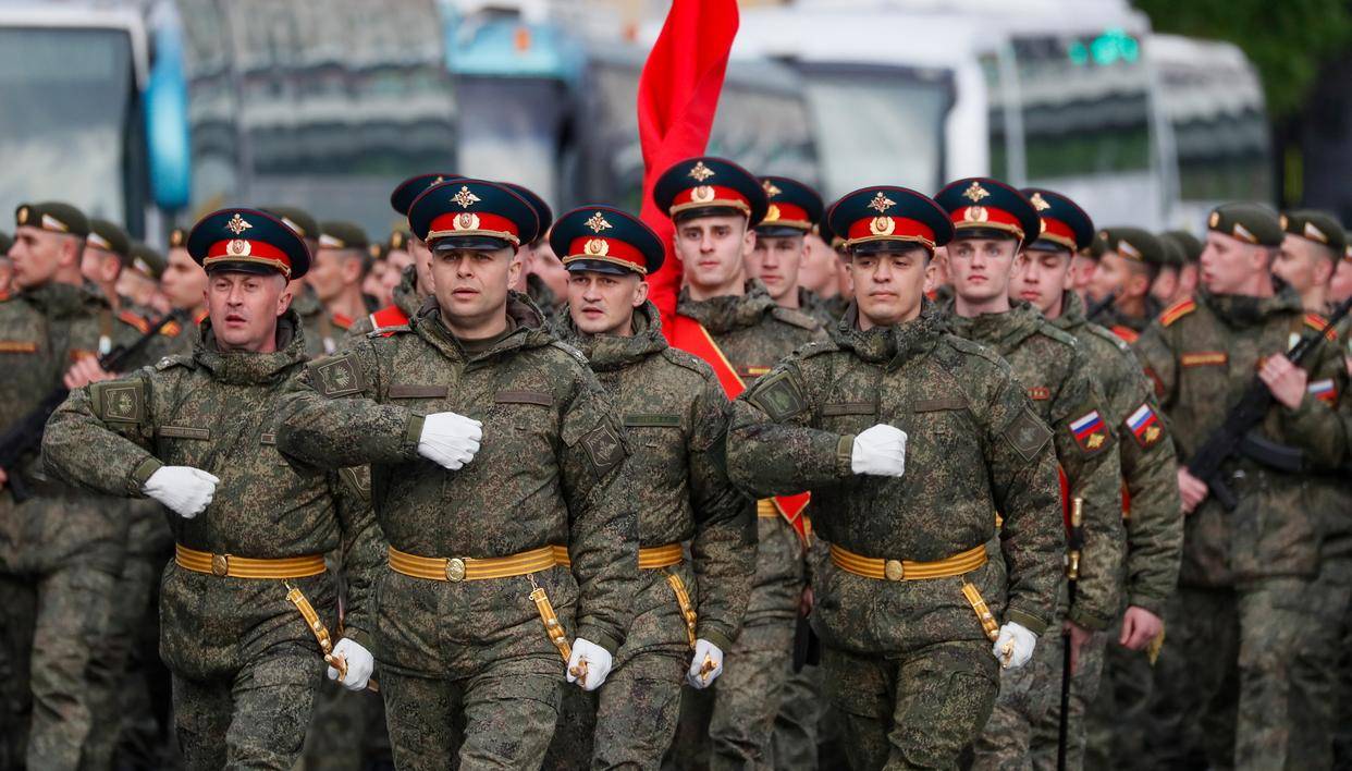 俄罗斯在莫斯科红场举行胜利日阅兵第二次夜间彩排_影像_进行_军人