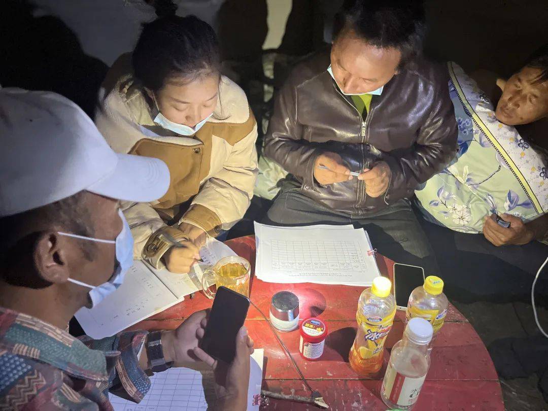 作为贵南县过马营镇党委委员,副镇长的她熬夜,加班甚至一连几天披星戴