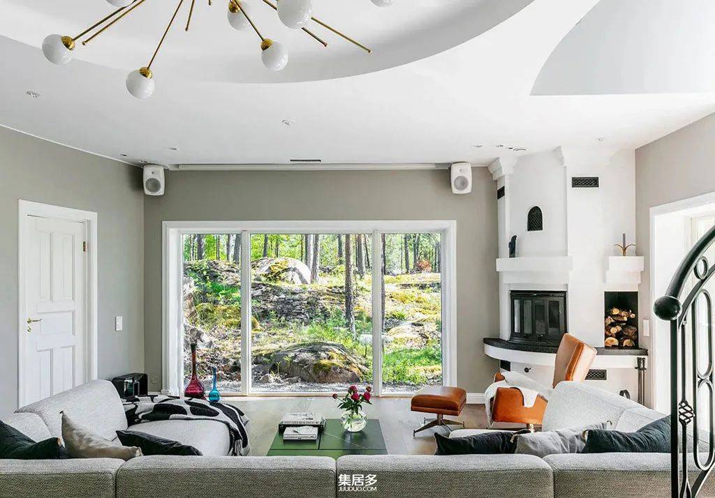 建筑线条圆润的瑞典森林小屋_摄影_Tilda_Garth