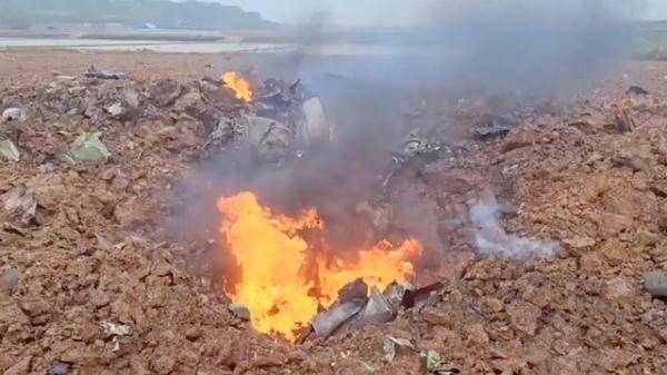 突发！美军F-16战机在韩国坠毁 现场曝光：机身被大火吞噬