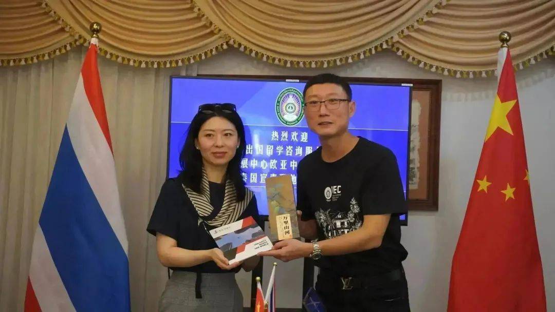 观世界 泰美好丨金吉列留学带你探访朱拉隆功大学,宣素那他皇家大学