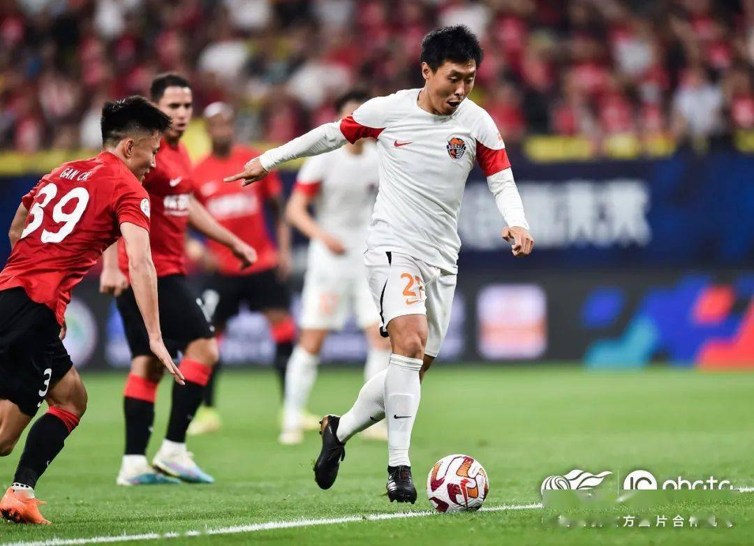 青岛海牛替补未出场:22-刘震理,11-孙锡鹏,15-徐洋,17-傅韵程,18-胡明