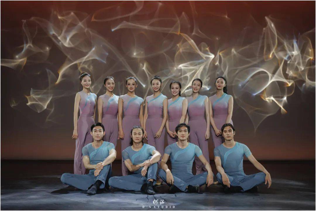 昮陈炳睿 李祎然李尊岳 耿珍妮 魏伸洋彭芷琪 王雪柔2020年进团刘丽莎