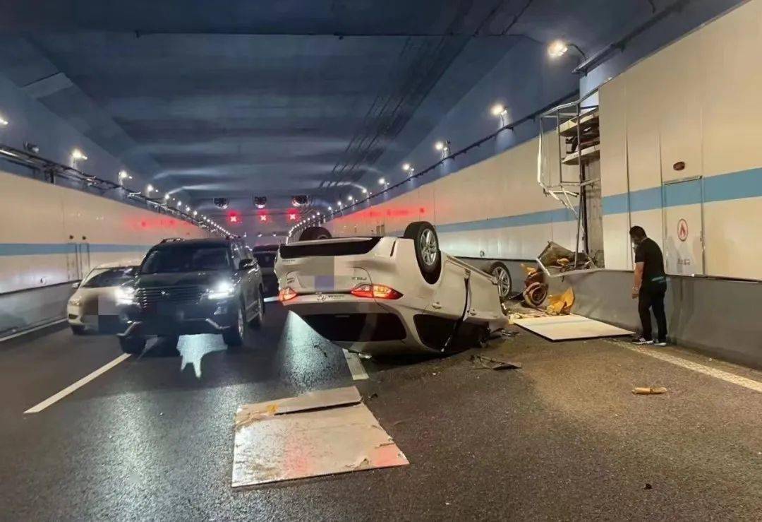 下沙隧道内突发车祸!紧急一幕!