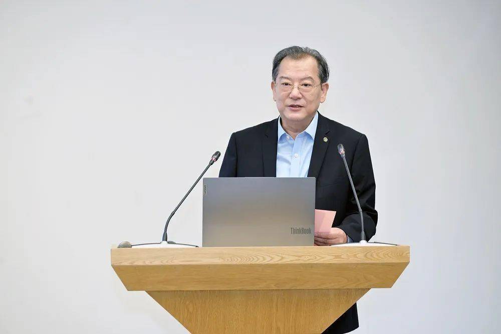同济大学党委常委,副校长雷星晖;同济大学校长助理,校长办公室主任