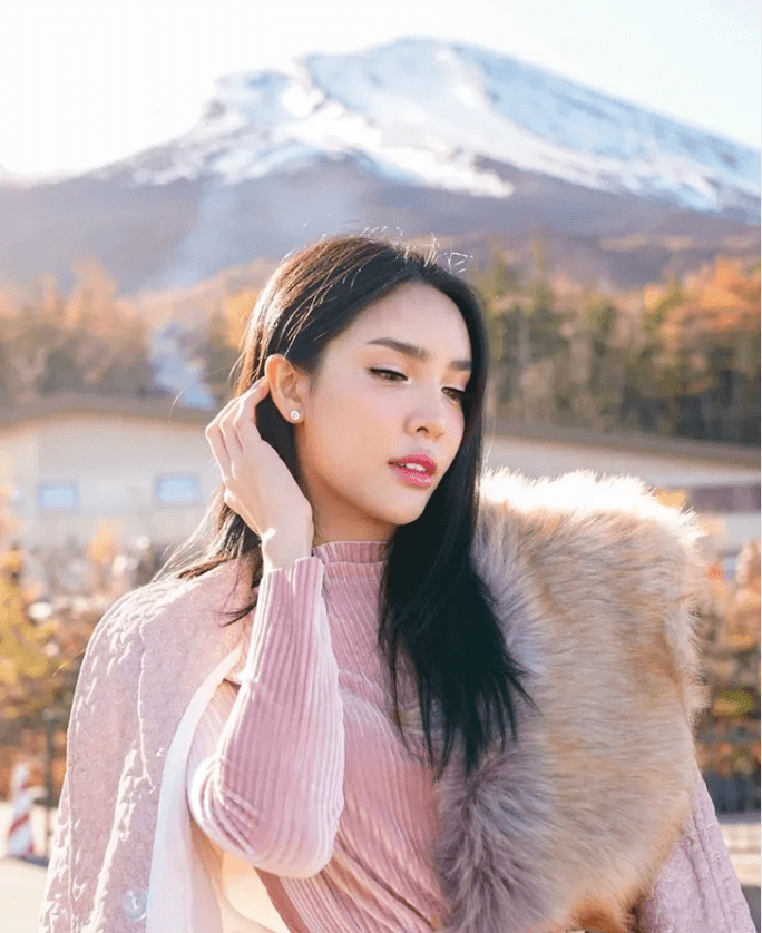 美貌争议并存!泰国跨性别界的传奇妮莎姐,曾出演《人妖的忠诚》mv