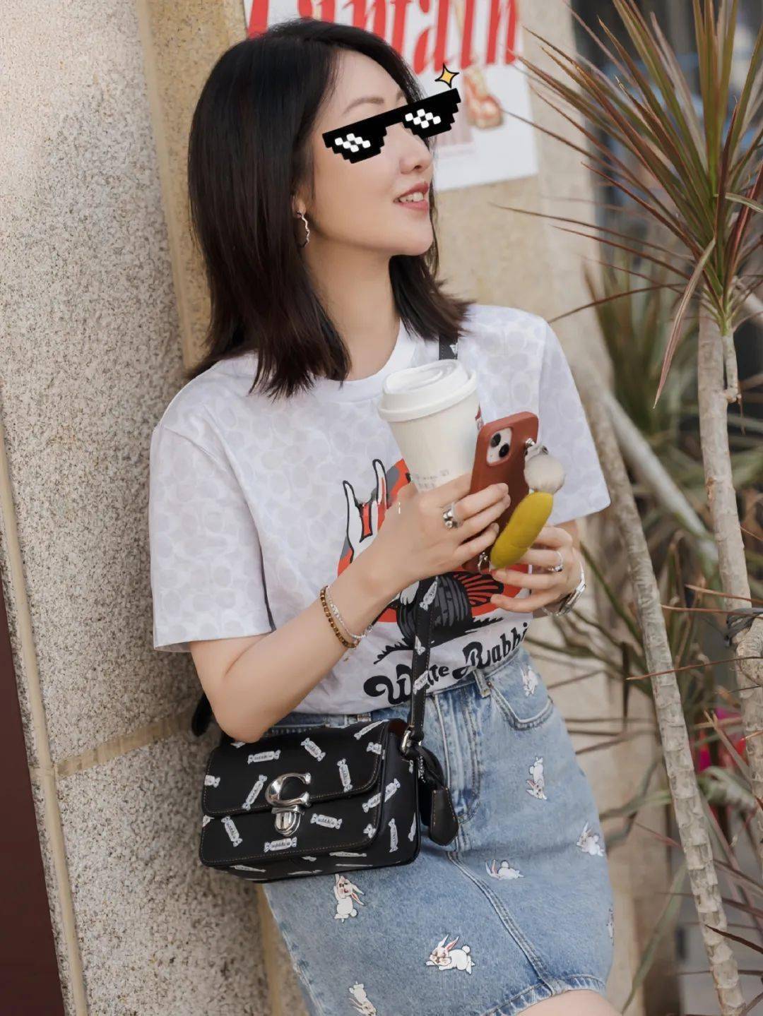 明星都在穿的coach潮牌t恤,上身舒服,出街帅气_coach_品牌_时尚