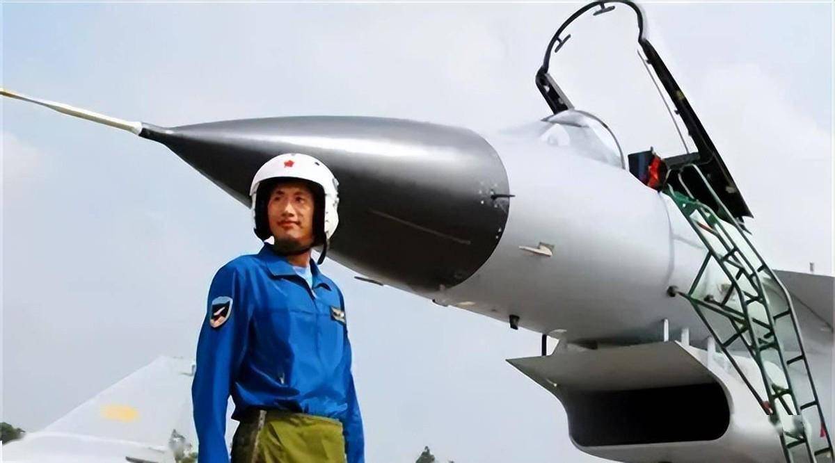 这些驯服歼20的人,是真正的长空之王_飞机_梁万俊_试飞员
