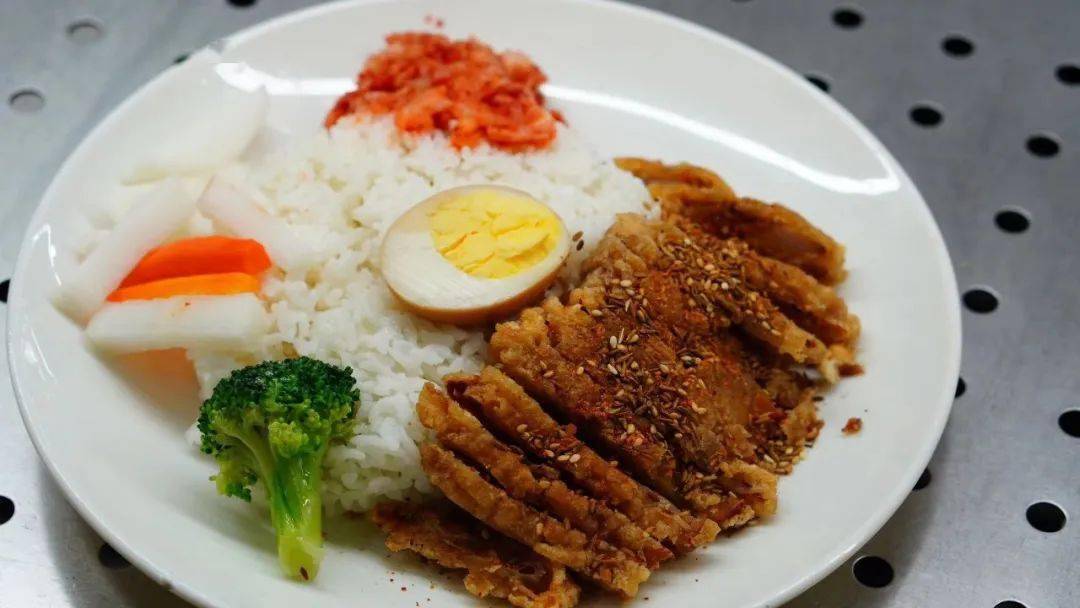 还有哪些精选菜品吧~清真食堂:麻婆豆腐风味食堂:孜然鸡排饭清真食堂