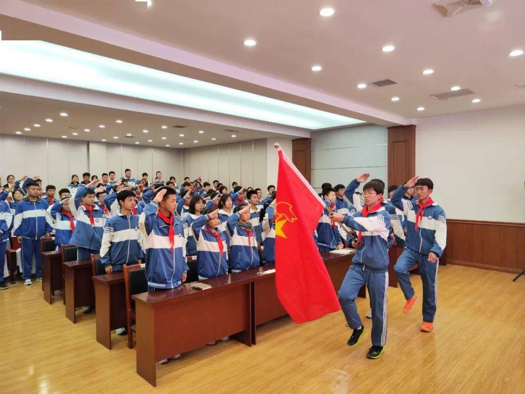 传承陇人品格】徽县2023年示范性集中入团仪式举行_第三中学_少先队员