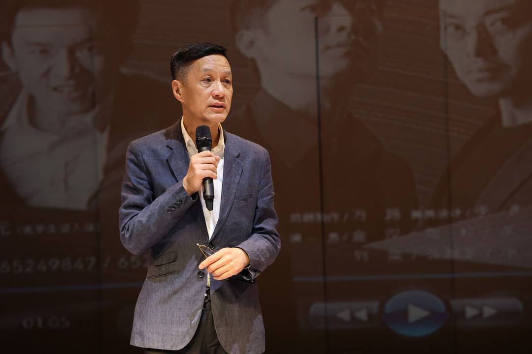 北京人艺院长冯远征.