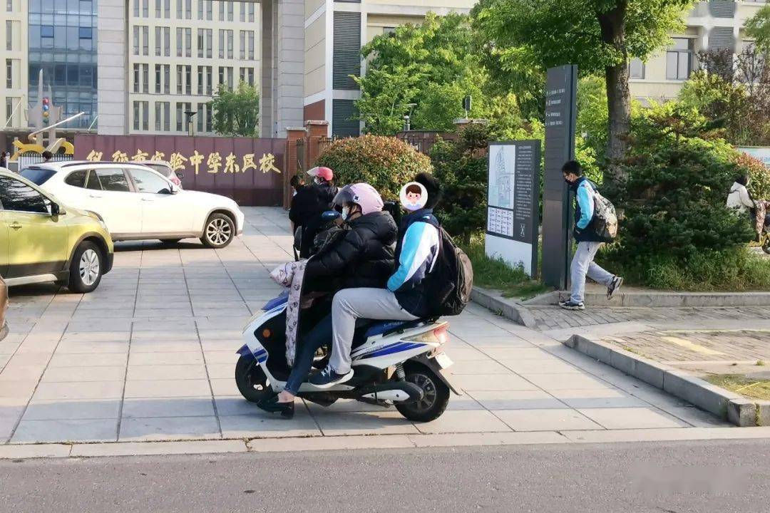 头盔佩戴率较高的学校为仪征市实验中学请为实验中学的师生和家长们点