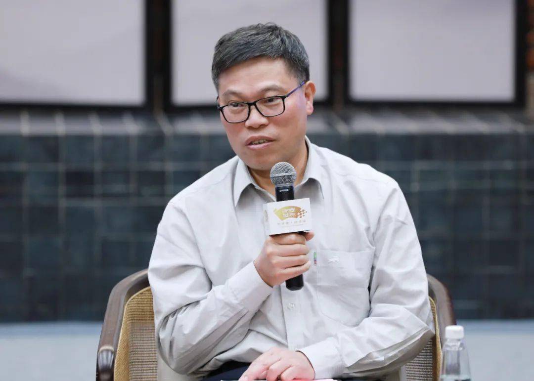 兰建平提出,目前产业已从信息化发展至智能化,浙江区域经济将面临被