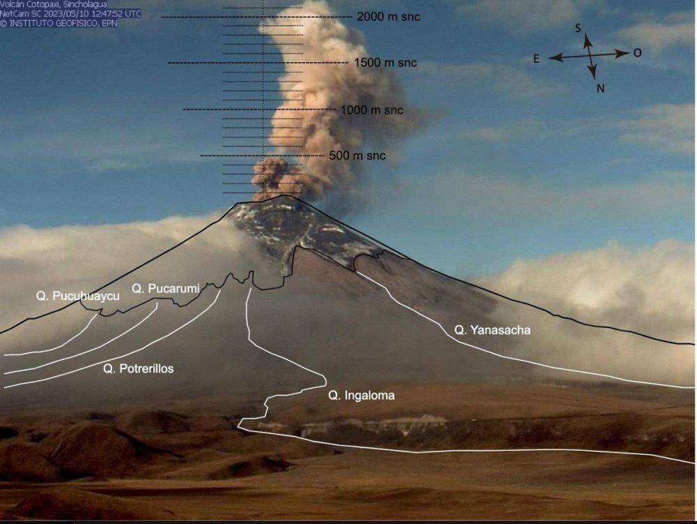 厄瓜多尔科托帕希火山喷发喷射火山灰云高度达2200米_手机搜狐网