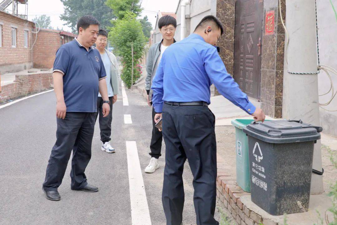 林鵬一行先後來到陳桁村,王莊村,馮各莊村和張各莊村,聽取各村文明