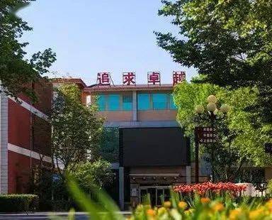 在河北衡水中學,學習組實地考察校園綜合建設情況,就該校德育工作