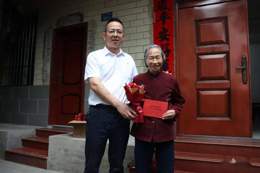 关爱#01光泽县福清商会会长刘常同,秘书长林小英,副会长郑玉安,林明清