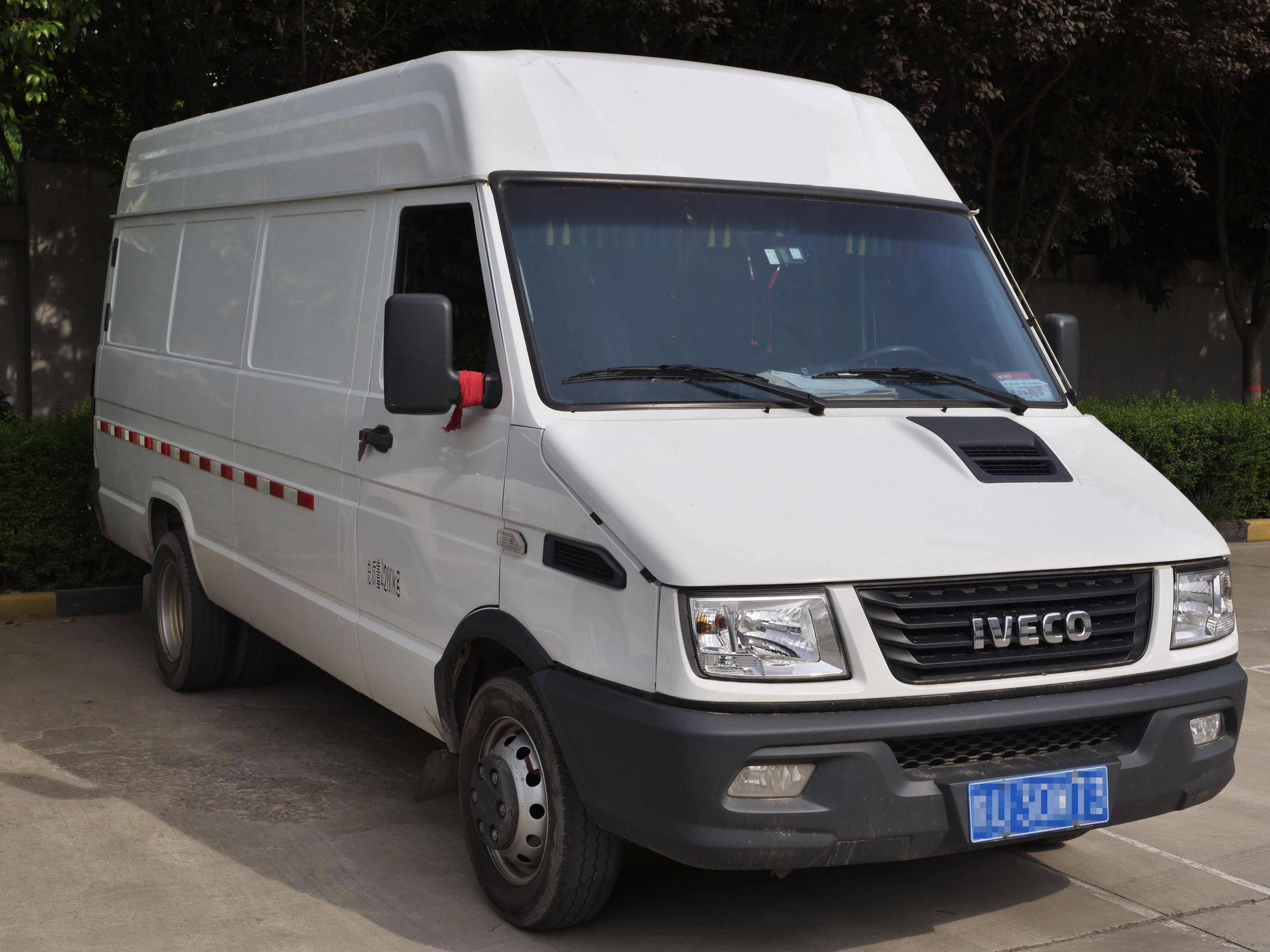 年入行当司机,年底入手了人生第一辆车,选的是南京依维柯得意厢式货车